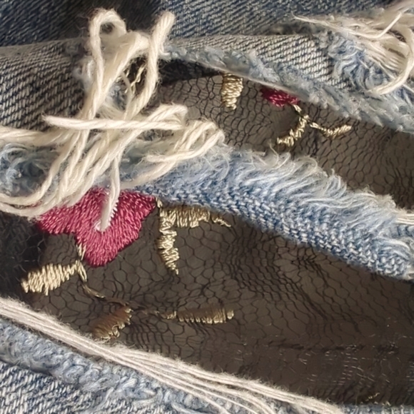 Free People Embroidered Rose Lace Shredded Cut Off Denim Juno Jean Shorts Sz 27 - Picture 10 of 11